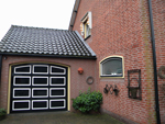 garagedeur schilderen groen en wit